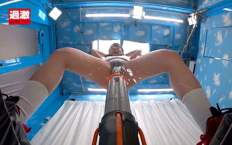 【バレー部みさきちゃん】失禁マジックミラー号 股間直押し！スクワット‘電マ’カウンターで目指せ100プッシュ！快感に我慢できずガニ股でお漏らしイキしてしまう部活帰り女子○生 サンプル画像 6