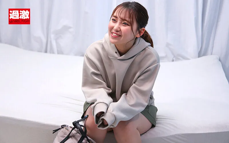 【Fカップくるみちゃん21歳】敬老マジックミラー号 「クンニで女性をイカセたい…お爺さんの夢、叶えてくれませんか？」オマ○コを貪り吸われ感じてガードが下がった巨乳看護学生に数年ぶりのSEXをお願いしたら優しい騎乗位で回春中出しもさせてくれました サンプル画像 2