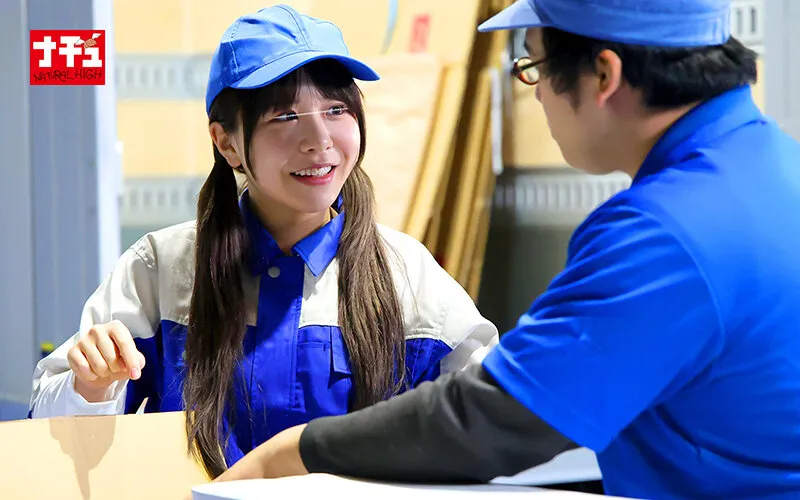 引っ越し屋でバイトする社会を知らない地味巨乳女に難癖つけてセクハラ乳揉みをくり返す変態店長2 サンプル画像 9