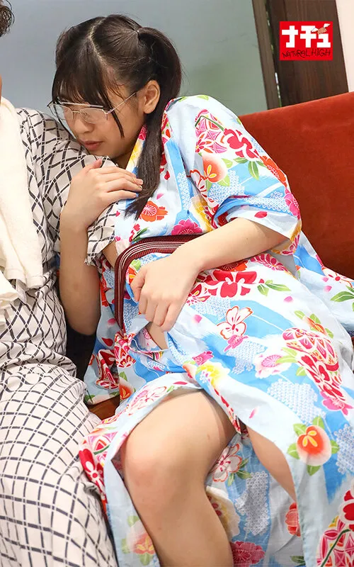 温泉客が居ても浴衣の中の抱っこSEXで挿入して逃がさず何発も膣射させる痴女っこ3 サンプル画像 11