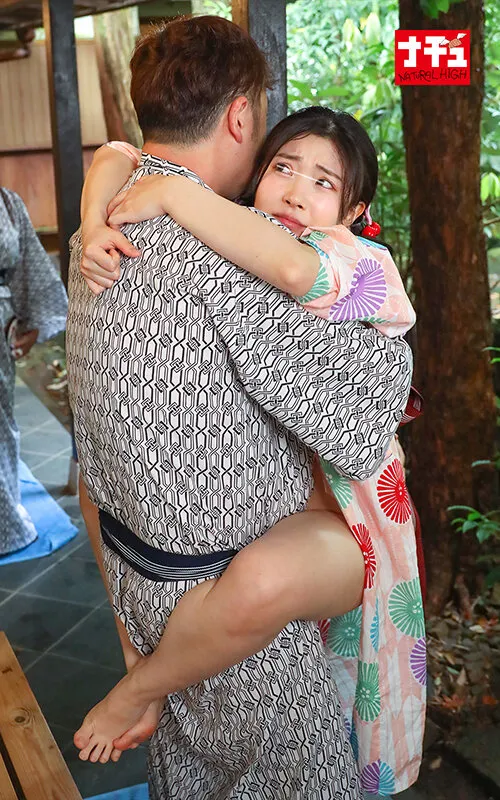 温泉客が居ても浴衣の中の抱っこSEXで挿入して逃がさず何発も膣射させる痴女っこ3 サンプル画像 5