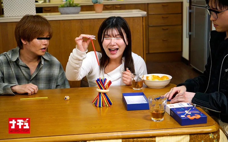 こたつの中で彼氏の弟に媚油手マンされ潮吹き絶頂！中出しされた快感が忘れられず何度もチ〇ポイキしたがる発情女 サンプル画像 3