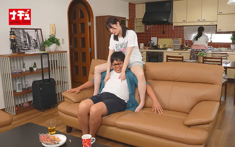 帰省中に居間でも風呂でもず～っと乳首をいじられ続け我慢できずに中出ししてしまった サンプル画像 4