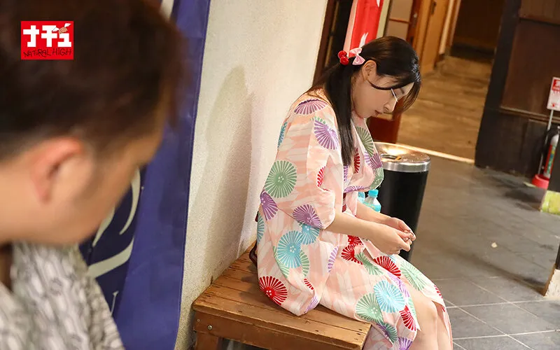 温泉客が居ても浴衣の中の抱っこSEXで挿入して逃がさず何発も膣射させる痴女っこ3 小悪魔娘の誘惑 サンプル画像 2