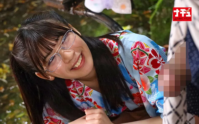 温泉客が居ても浴衣の中の抱っこSEXで挿入して逃がさず何発も膣射させる痴女っこ3 好奇心娘の暴走 サンプル画像 4