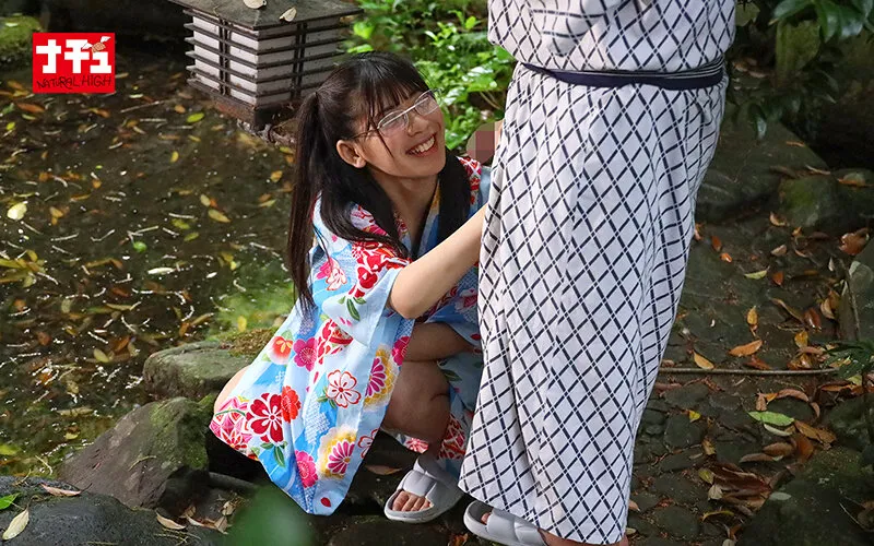 温泉客が居ても浴衣の中の抱っこSEXで挿入して逃がさず何発も膣射させる痴女っこ3 好奇心娘の暴走 サンプル画像 5