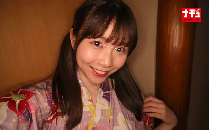 温泉客が居ても浴衣の中の抱っこSEXで挿入して逃がさず何発も膣射させる痴女っこ3 ド淫乱娘の挑発 サンプル画像 2