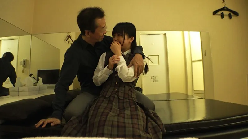 マジックミラーごしの欲望。テレビ番組や映画で話題になった本物の見学クラブで（店員にばれないように）ひよこ女子と無許可本番ヤりまくり！ サンプル画像 11