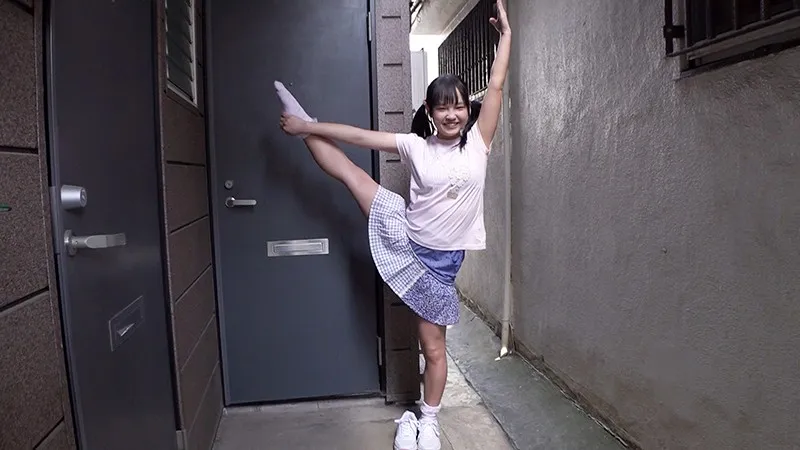 ひよこ女子がお宅訪問！甘えんぼWパイパンビッチーズ。 サンプル画像 6