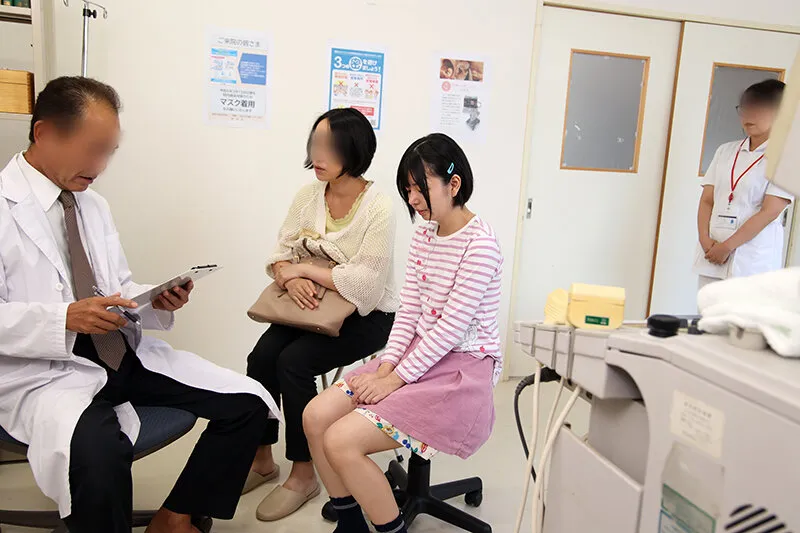 ‘絶対に感じてはいけない状況で…’未成熟な膣内を大きな指でドリルのようにかき回され強●開発されたチビっこひよこ女子 サンプル画像 15