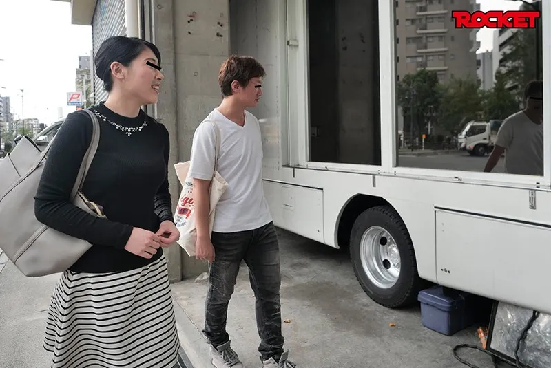 ギュウギュウ満淫マジックミラー号 素人4組NTRスワップ大乱交 サンプル画像 1