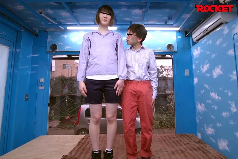 マジックミラー号の天井に頭がついちゃう！3 高身長アスリート女子がチビ男相手に初めてのバックブリーカーフェラ、逆駅弁FUCKチャレンジ サンプル画像 9