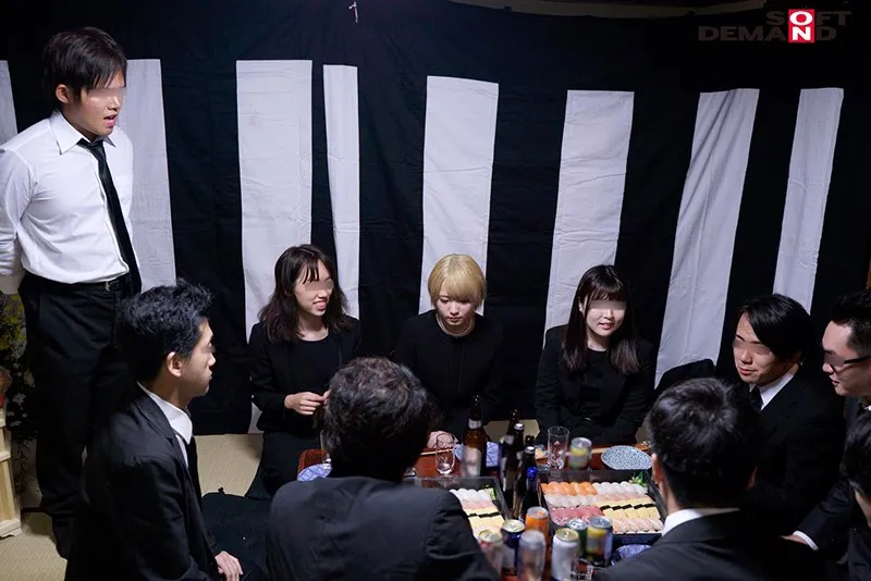 法事で7年ぶりに再会した同級生たちに酔わされ輪●された金髪喪服ギャル サンプル画像 4