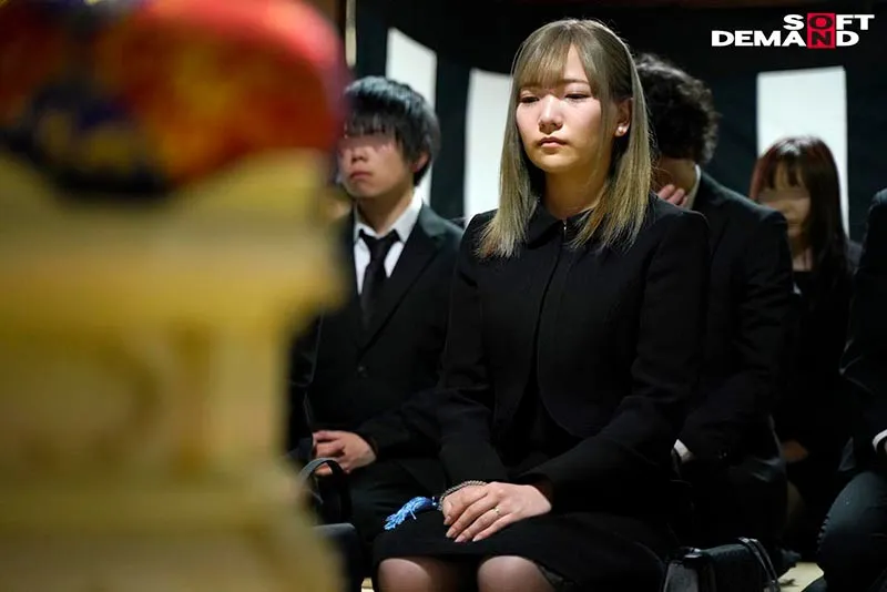 法事で7年ぶりに再会した同級生たちに酔わされ輪●された金髪喪服ギャル かんな 22歳 サンプル画像 4