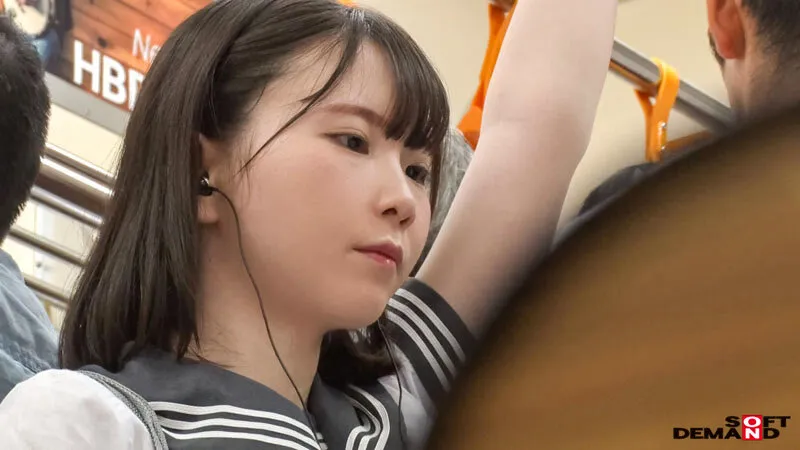 部活帰りの汗ばんだ女子校生を衣服潜り込み痴● 完全着衣潜入アングル サンプル画像 15