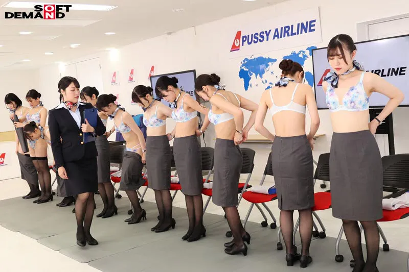 「制服・下着・全裸」でおもてなし またがりオマ○コ航空 圧巻総勢11名＋特別講師1名による2024年度新人CA大型研修編 総尺145分収録 6セクションの集団おま〇こキャビンレッスン サンプル画像 8