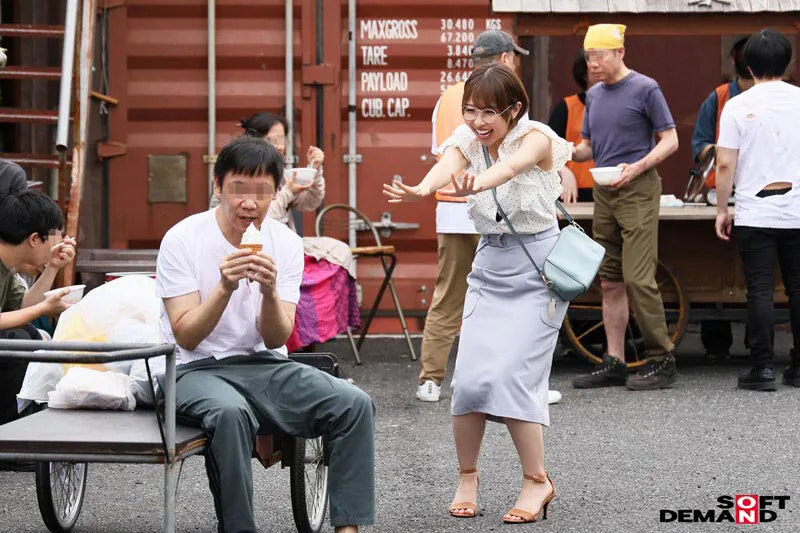 時間を止められる女は実在した！ 真面目すぎる地味OLはくっさいチ×ポが大好きだった！特殊性癖ザーメン搾取後、おしっこマーキング！編 宍戸里帆 サンプル画像 4