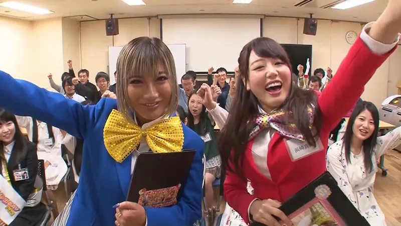 SODファン大感謝祭！歴代専属女優大集合！SODstar2名含む超豪華超人気女優16名と一般募集素人ファンによる夢の大乱交！1泊2日！総発射数72発 射精無制限ぜつりんバスツアー2（※素人男性18名参加） サンプル画像 5