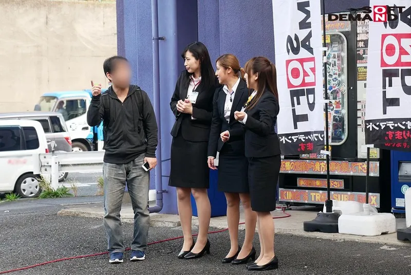 SOD女子社員 マジックミラー号と店舗で初めての逆ナンパ研修 デカチン 早漏チ○ポ 連射チ○ポをハーレムプレイで射精天国 サンプル画像 2