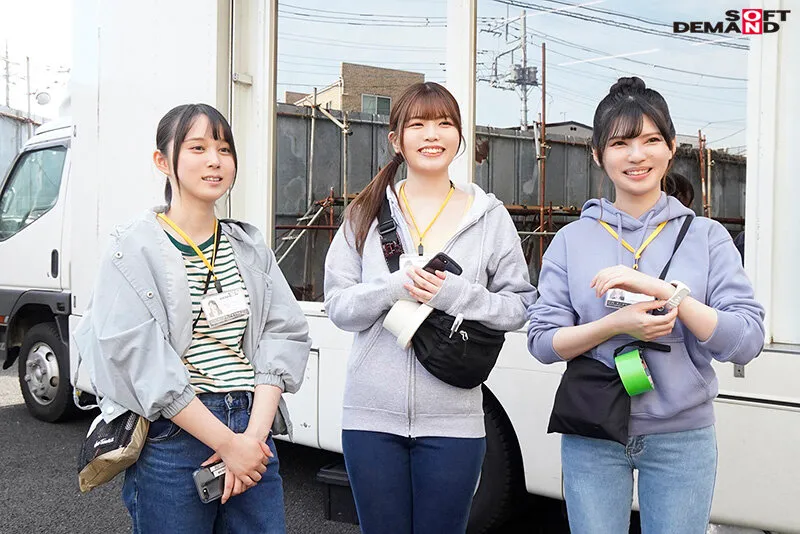 SOD女子社員 まだ撮影現場に行ったことない制作部新卒ちゃん3人のマジックミラー号逆ナンパ研修！ 男性器サイズ調査の為、恥ずかしながらち●ぽ測定！勃起が収まらなくて困っている男性を放っておけず、 あの手この手で全員発射させちゃいました 合計8発射！ サンプル画像 10