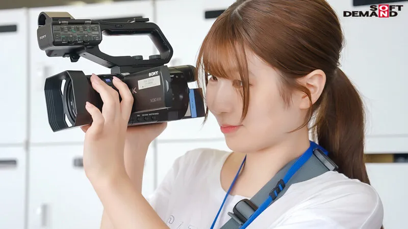 演出部 入社1年目 水谷いずみ（21）出演している女子社員に憧れて入社を決意した飾らない性格の新卒AD 脱がせてみたらおっぱいが綺麗すぎて即撮影決定！憧れだった！？ 初AV出演！ サンプル画像 10