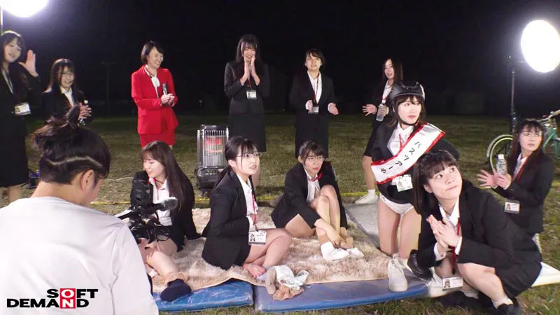 超乱交40P無制限射精！特典パーフェクト仕様 新入社員バスツアー2024 SOD女子社員11名590分 マジックミラー号！女湯！野外！ザ～汁量を限界以上にUPさせるセクシュアル羞恥研修 元気ズッポシ！おもてなしゲーム全員SEX実施！ サンプル画像 9