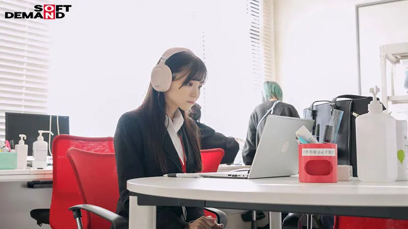 宣伝部 松永あかり 2度目のAV出演 はじめて尽くしの5日間に密着！ こっそり露出 主観フェラ ローションプレイ 玩具オナニー 3P サンプル画像 3