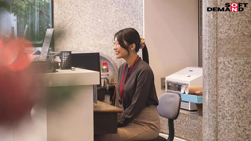 業務を抜け出してイキまくる秘書 デカチン 玩具オナニー オイルプレイ 3P 総務部秘書課 守屋よしの サンプル画像 4