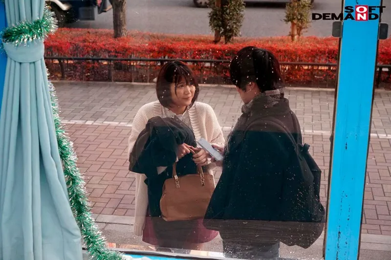 「さらに可愛くなって彼氏に会いませんか？」と遠距離恋愛中の女の子に魅力的な言葉をかけ、性感ストレッチエステでミラー越しの彼氏にイキ潮をぶっかけ！ マジックミラー号 サンプル画像 20