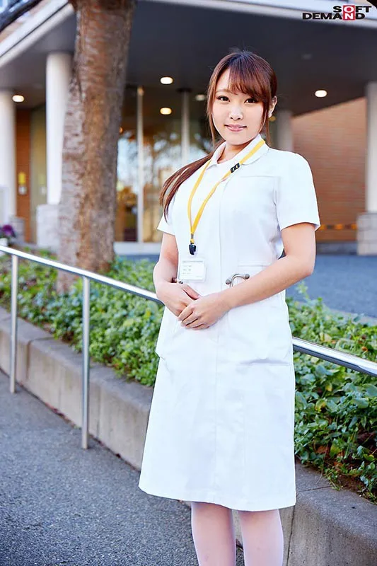 マジックミラー号 「童貞くんのオナニーのお手伝いしてくれませんか…」お昼休憩中のたわわなおっぱいを持つ白衣の巨乳ナースが赤面しつつも童貞くんを筆おろし！ サンプル画像 5