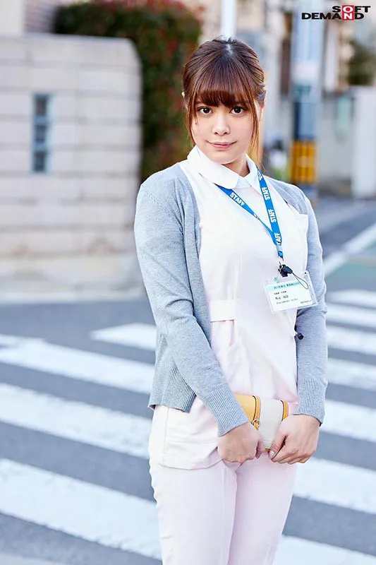 マジックミラー号 「童貞くんのオナニーのお手伝いしてくれませんか…」お昼休憩中のたわわなおっぱいを持つ白衣の巨乳ナースが赤面しつつも童貞くんを筆おろし！ サンプル画像 8