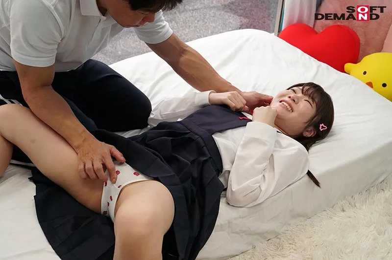 マジックミラー号 田舎から東京にやってきた修学旅行生 未成年には過激な保健体育の特別講義でキツキツ極狭おま○こに挿入！中には処女の子も！？ サンプル画像 7