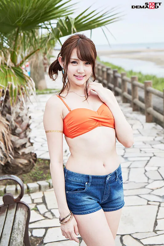 【マジックミラー号25周年記念作品】 海水浴場で見つけた夏休み中の友達同士の男女が「素股マッサージ」体験 初めて触れ合うチ○ポとマ○コは火が付いて、そのまま生挿入中出し！6名＋8名の総集編付き2枚組8時間 サンプル画像 15