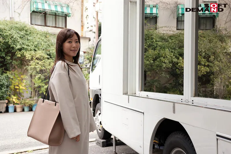 「37歳子持ちでもAVに出られますか？」アラフォーとは思えぬ奇跡の美貌と美くびれボディ 亜莉紗さんAV初出演【マジックミラー号25周年記念 シンデレラオーディション準グランプリ】 サンプル画像 9