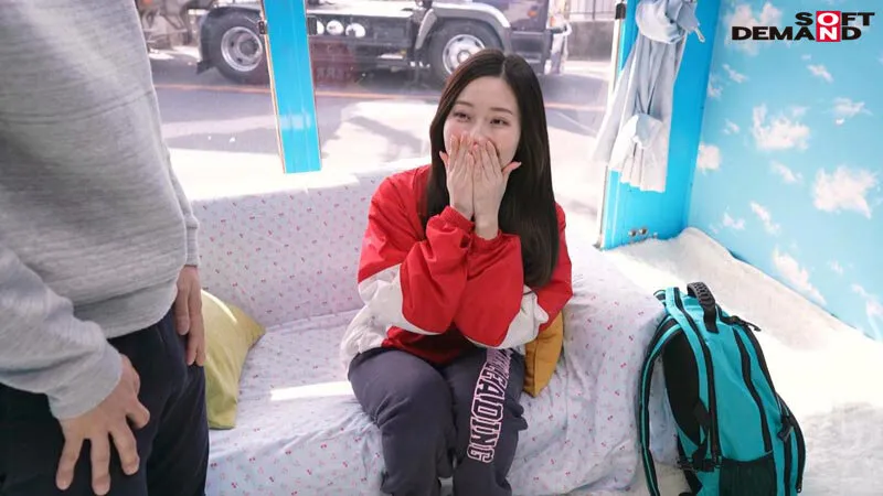 マジックミラー号でAVデビュー 童貞くんを筆おろししてくれた心優しい女子大生チアガールの躍動するもっちり美乳・美尻・美パイマンSEXをもう一度見たくて猛烈アタックしたところ徐々に性欲解放してイクSEX撮影に成功しましたよ！青山このみ（20歳/Fカップ） サンプル画像 3