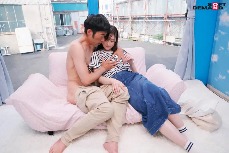 マジックミラー号 「性欲が抑えられなくて困っている男性の悩みを聞いてくれませんか？」欲求不満な人妻に猛々しくそそり勃つペニスを見せつけたら旦那以上の巨根に陶酔し秘唇濡れ濡れ恍惚SEX！ サンプル画像 12