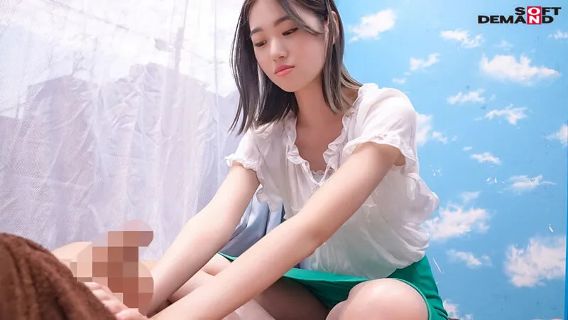 マジックミラー号 女子大生限定 睾丸マッサージ体験で勃起不全解消のお手伝い！優しく丁寧な金玉揉みで元気になったガチガチおち〇ぽをそのまま挿入大量発射SEX！ サンプル画像 16