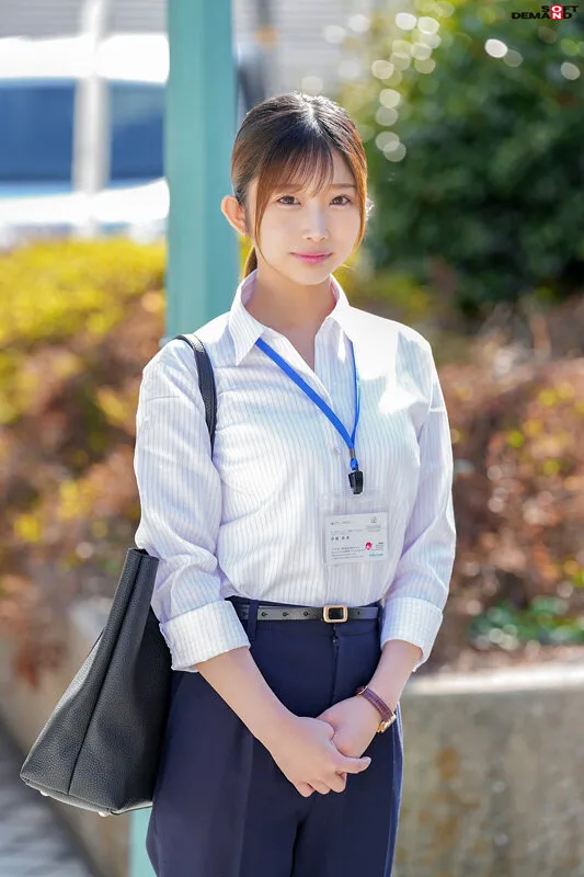 マジックミラー号 新社会人OLさん入社祝い応援企画 新導入アイテム「お助けシール」で局部を隠すと逆に恥ずかしさ倍増！赤面羞恥野球拳対決！桜色の美乳OL 5名収録！ サンプル画像 9