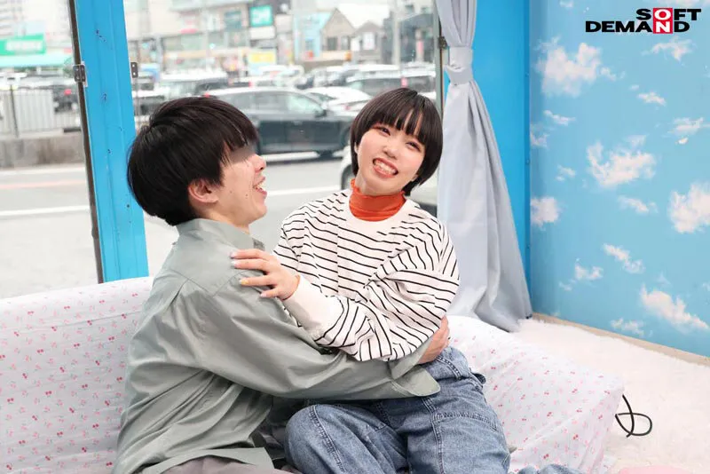 「童貞くんのオナニーのお手伝いしてくれませんか…」街中で声をかけた母性溢れる優しい巨乳女子大生が童貞くんを赤面筆おろし！ サンプル画像 13