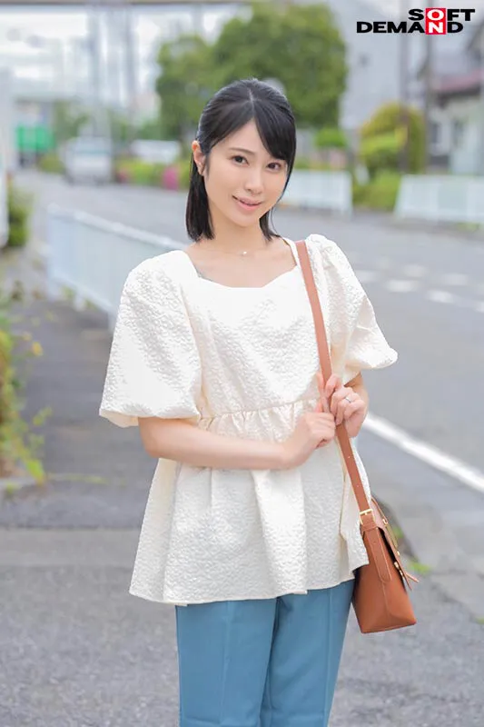 マジックミラー号 「性欲が抑えられなくて困っている男性の悩みを聞いてくれませんか？」セックスレスな人妻に18cmのギン勃ちペニスを見せつけて膣穴を濡れ濡れにさせて恍惚ナマSEX サンプル画像 2