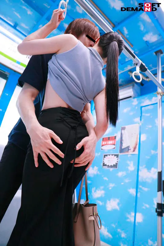 マジックミラー号 失禁電車がイク イヤイヤと拒んでも心とは裏腹にご無沙汰なカラダはエロテクに敏感反応！ヌルヌルにトロけたマ○コに生挿入！ノースリーブは隙だらけ！変質者に狙われやすい30代以上限定！ サンプル画像 9