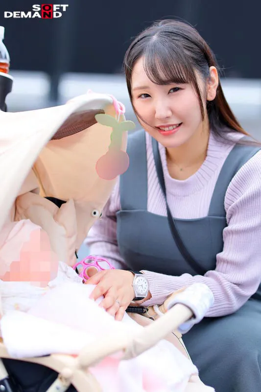 マジックミラー号 優しい子持ちのママにこっそりデカチンを見せつけて 素股で擦りつけて育児でレス気味の欲求不満オ○ンコに旦那の目の前でヌルっと生挿入 産後の柔らかい膣穴が気持ち良すぎて中出し不倫SEX 「母乳が出ちゃうママさんまで…！？」 サンプル画像 14