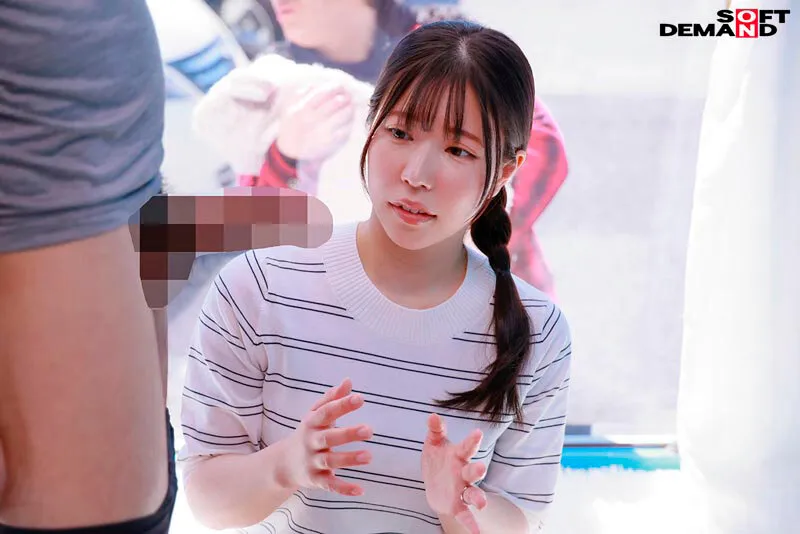 【たった1枚のミラーを挟んで味わう究極の背徳感】優しい子持ちのママにこっそりデカチンを見せつけて 素股で擦りつけて育児でレス気味の欲求不満オ○ンコに旦那の目の前でヌルっと生挿入 産後の柔らかい膣穴が気持ち良すぎて中出し不倫SEX サンプル画像 8