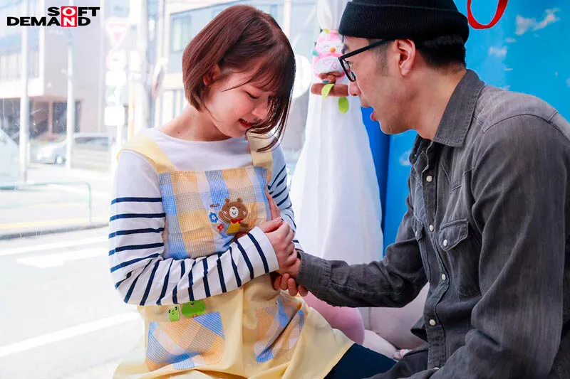 マジックミラー号 母性溢れる保育士さん限定！「おっぱい吸わせてマザコン男子のママ離れをサポートしませんか」乳離れのできない童貞くんを赤面筆おろしのはずが…実は絶倫AV男優で激ピストンで無許可中出し！！ サンプル画像 7