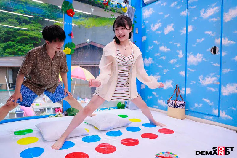 マジックミラー号 海辺で遊んでいる仲良し大学生グループに声をかけ水着でローションぬるぬるツ○スターゲーム！男女が密着状態で肌をこすりあってたら一線を超えて羞恥 SEX してしまうのか？！ サンプル画像 16