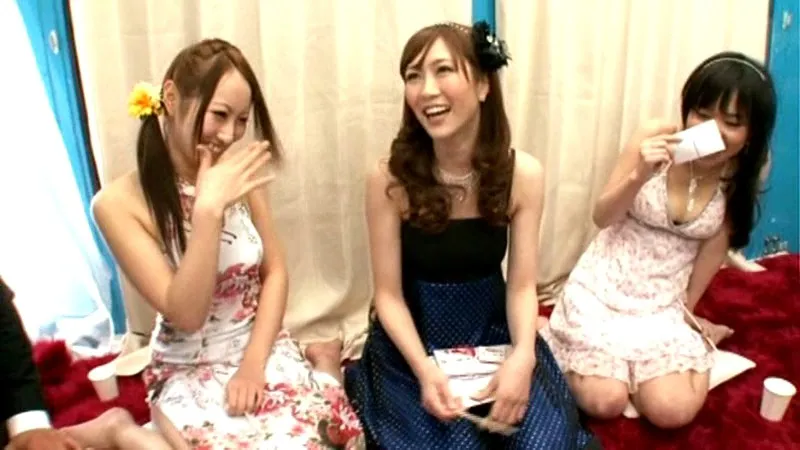 大学の卒業生×MM号王様ゲーム！ 祝！卒業！初心（ウブ）な‘元’女子大生！女の素顔丸裸、恥じらいマジックミラー号 サンプル画像 12