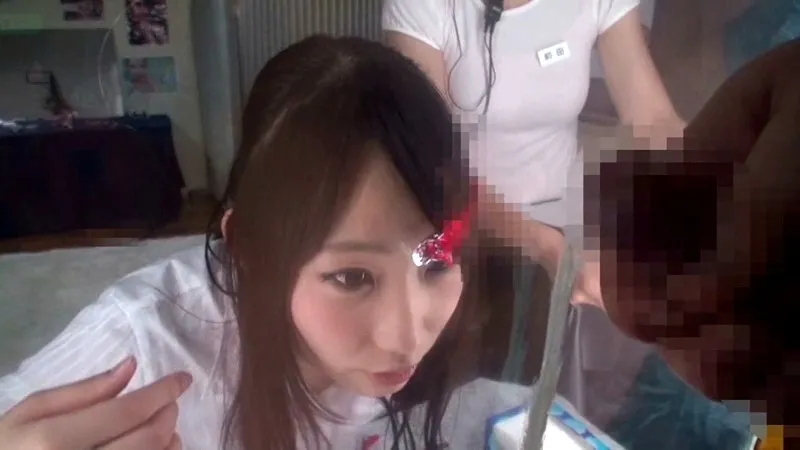 何も知らないで化粧に集中する、丸の内OLをマジックミラー越しにこっそり！！ぶっかけて、オカズにしちゃいました！！ サンプル画像 13