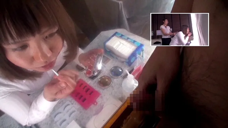 何も知らないで化粧に集中する、丸の内OLをマジックミラー越しにこっそり！！ぶっかけて、オカズにしちゃいました！！ サンプル画像 14