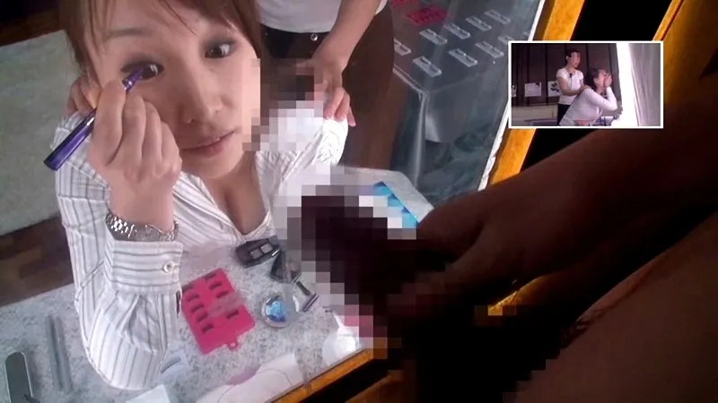 何も知らないで化粧に集中する、丸の内OLをマジックミラー越しにこっそり！！ぶっかけて、オカズにしちゃいました！！ サンプル画像 7