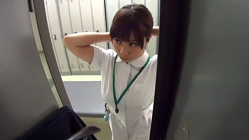 現役看護師をお昼休みにマジックミラー号でAVデビューさせます！ 白井友香 サンプル画像 10